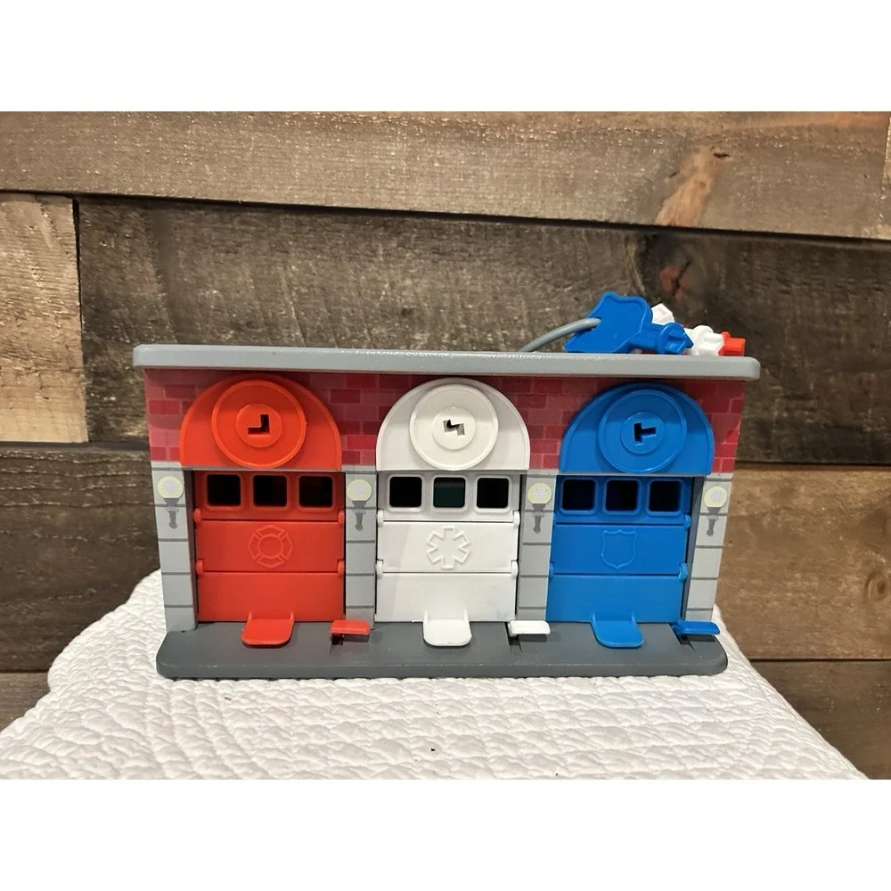 Melissa and Doug Wooden Keys & Cars Rescue Garage Play Set‎ EUC